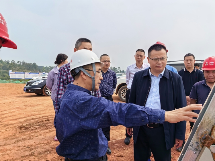 德阳市副秘书长李强调研_副本.jpg